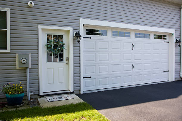 24/7 Emergency Garage Door Panel Replacement experts in Selmont-West Selmont, AL